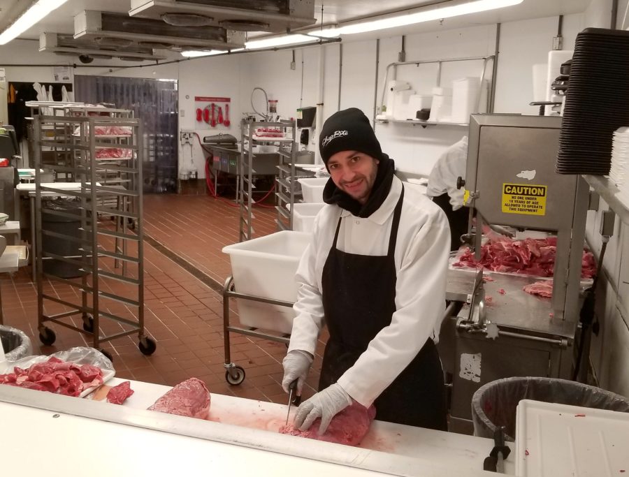 A UFCW Local 152 member slicing meat