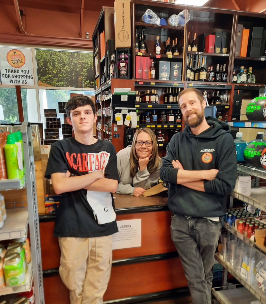 Workers at ShopRite Wines & Spirits of Vineland Crossing and Washington Township recently ratified a new union contract! Congratulations!